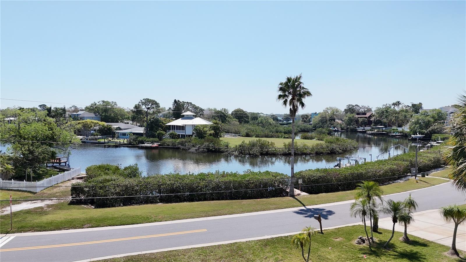 231 LAGOON DRIVE, Palm Harbor, FL 34683 231 LAGOON DRIVE, Palm Harbor, FL 34683