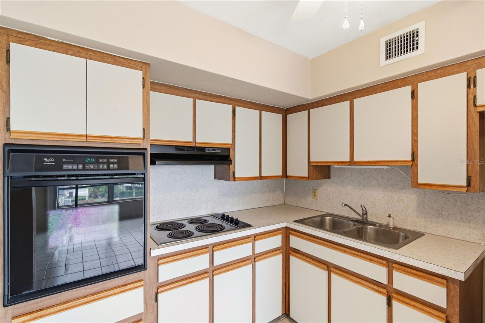 2462 BRAZILIA DRIVE, #70, Clearwater, FL 33763