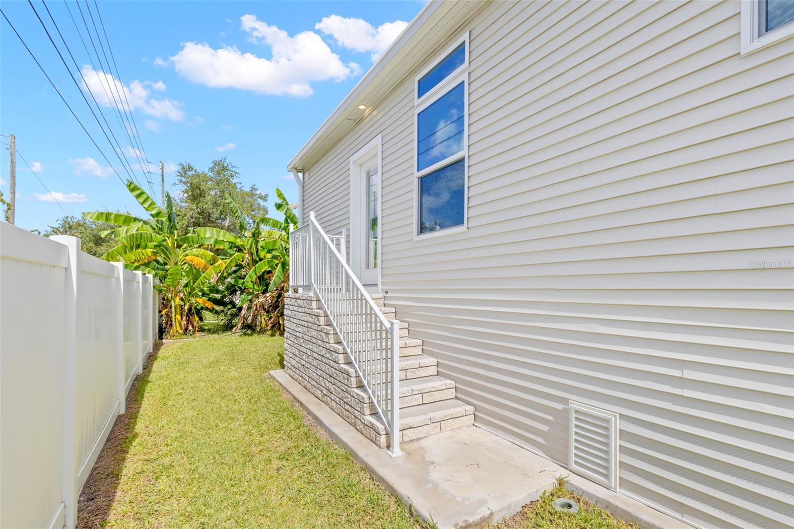 7004 AMERICANA DRIVE NE, #136, St Petersburg, FL 33702