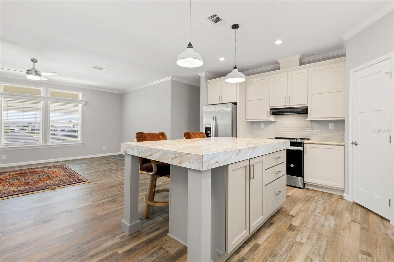 7004 AMERICANA DRIVE NE, #136, St Petersburg, FL 33702