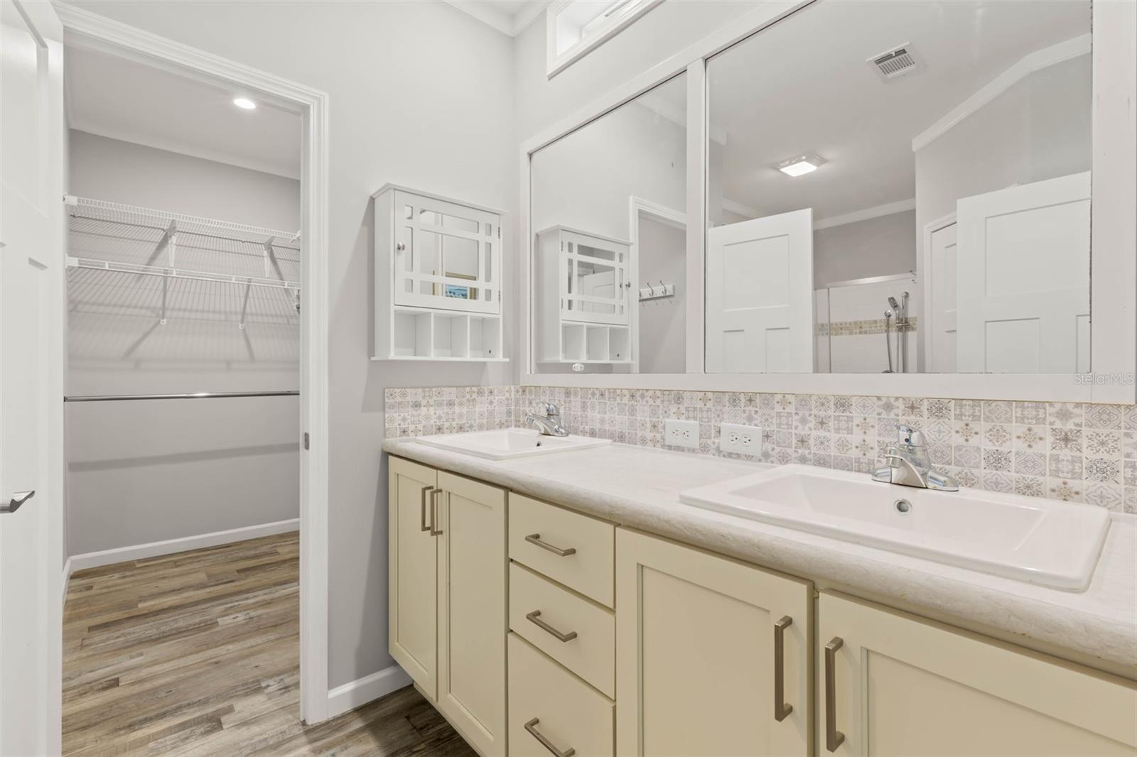 7004 AMERICANA DRIVE NE, #136, St Petersburg, FL 33702