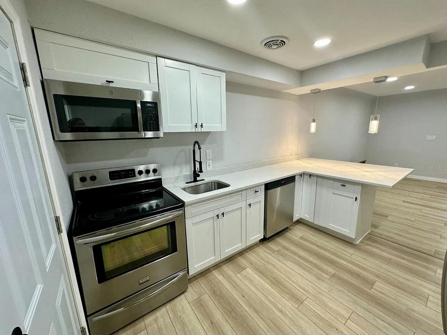 2001 2ND STREET S, St Petersburg, FL 33705