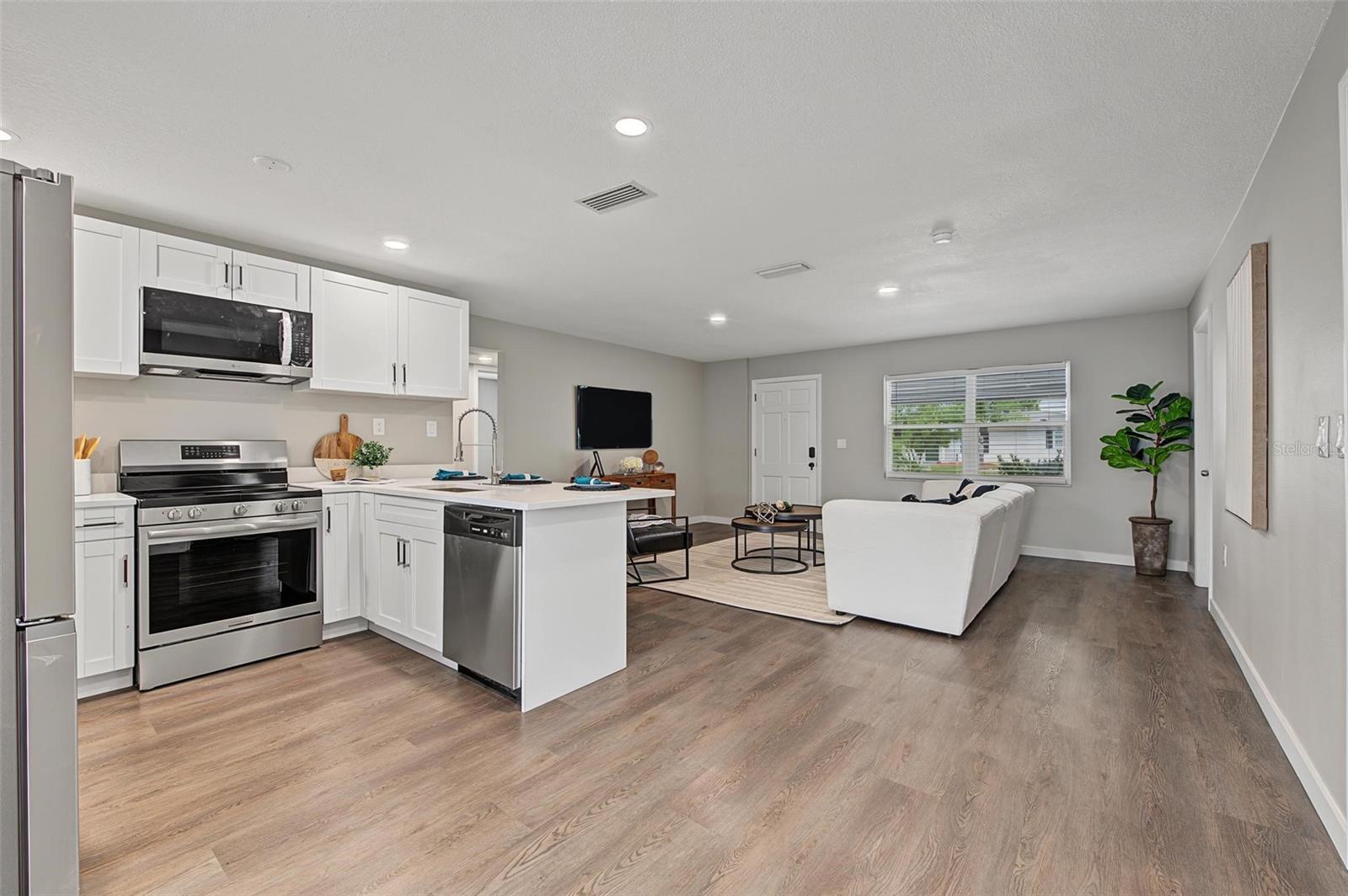 548 FRANDOR PLACE, Apollo Beach, FL 33572