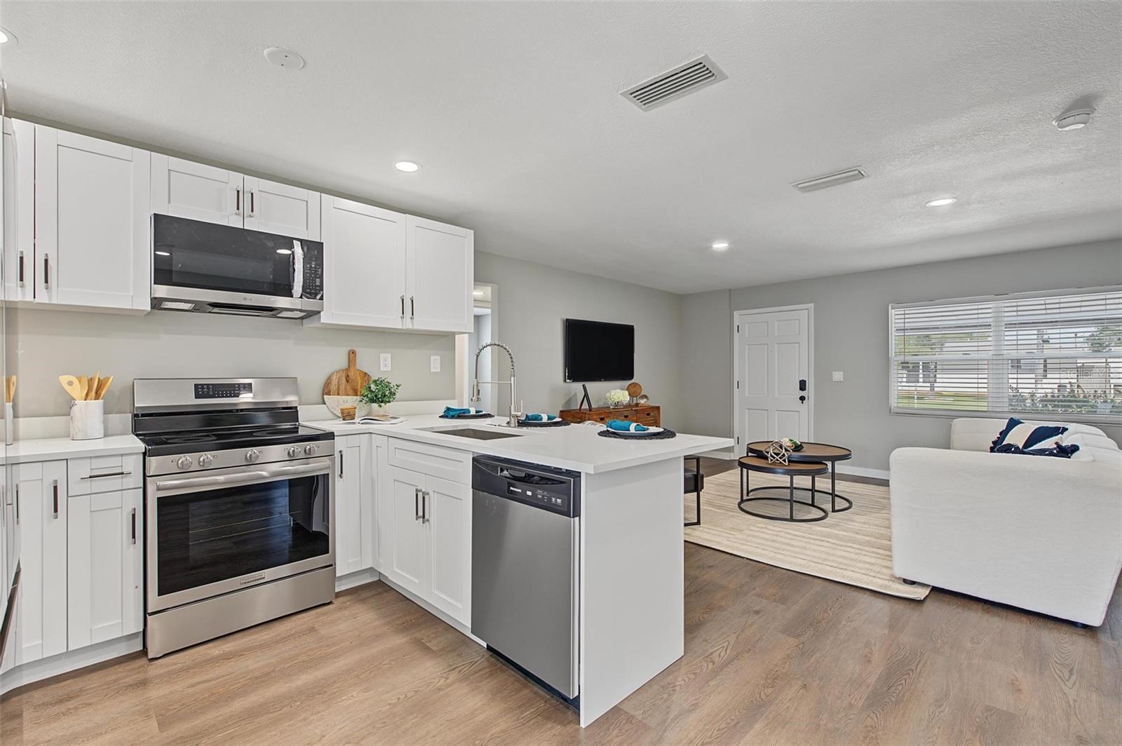 548 FRANDOR PLACE, Apollo Beach, FL 33572