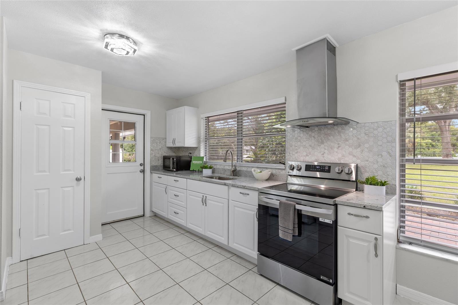 16902 HANNA ROAD, Lutz, FL 33549