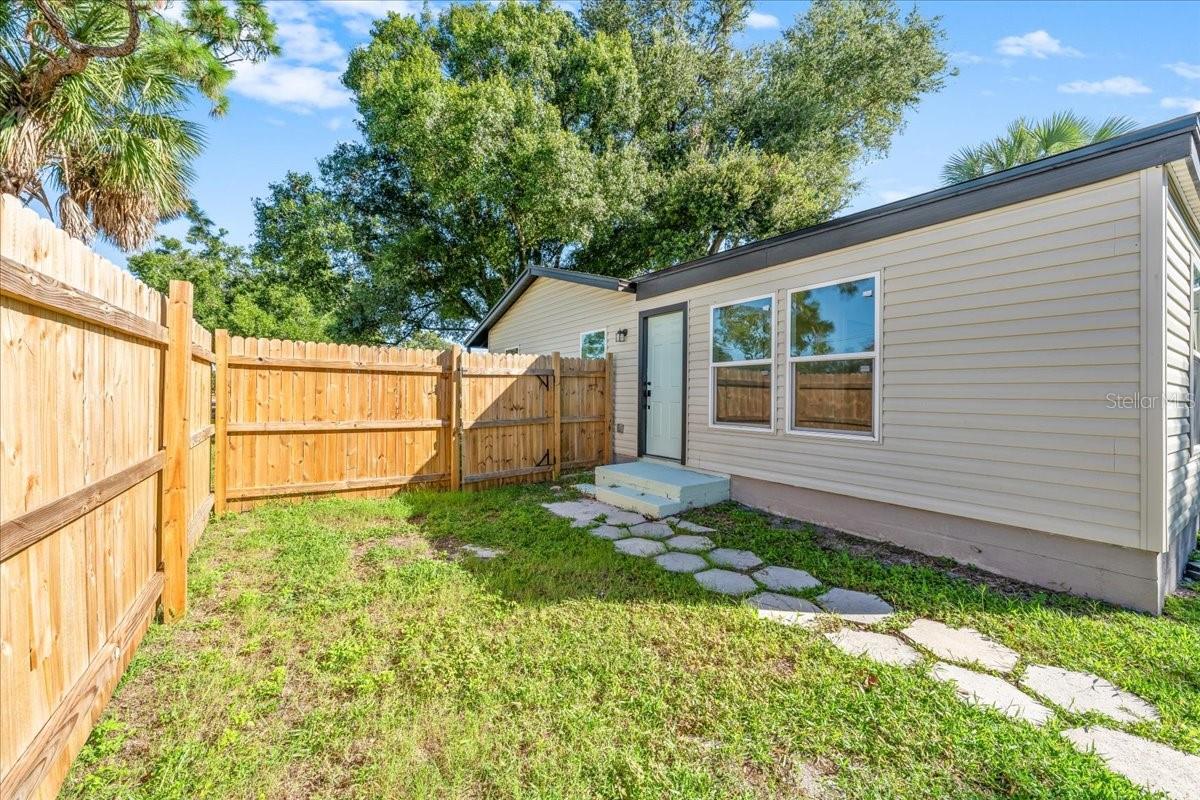 6948 DARTMOUTH AVENUE N, St Petersburg, FL 33710