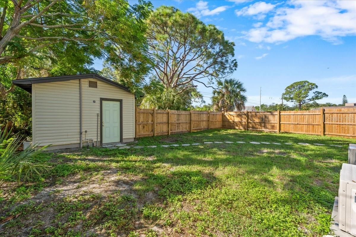 6948 DARTMOUTH AVENUE N, St Petersburg, FL 33710
