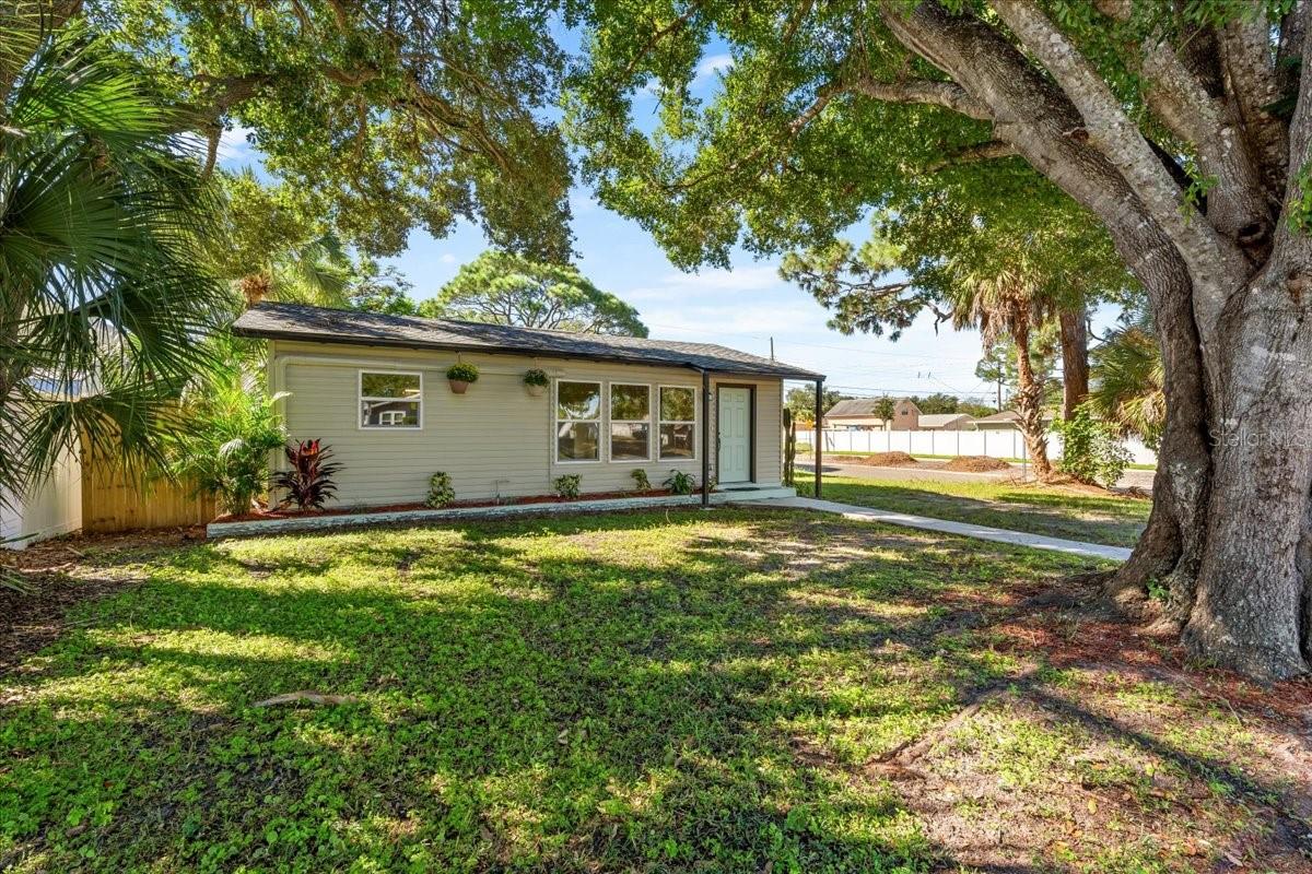 6948 DARTMOUTH AVENUE N, St Petersburg, FL 33710