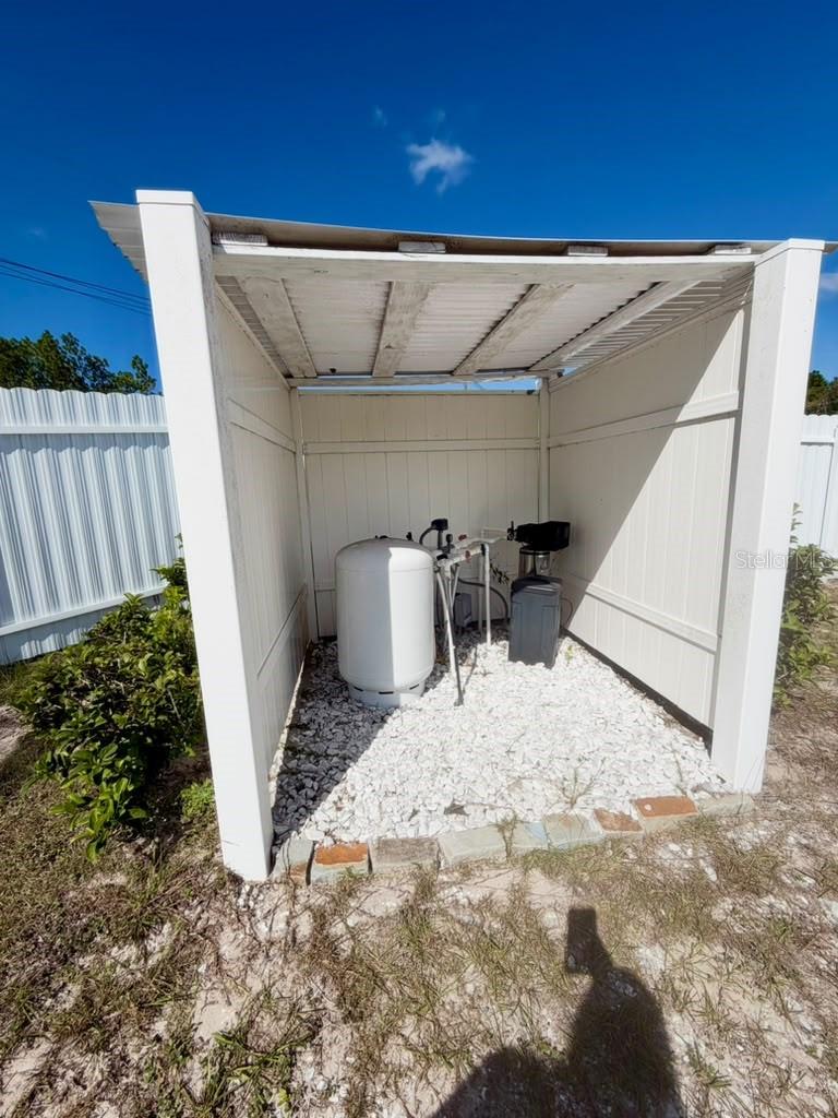 8210 MACKINAW ROAD, Weeki Wachee, FL 34613