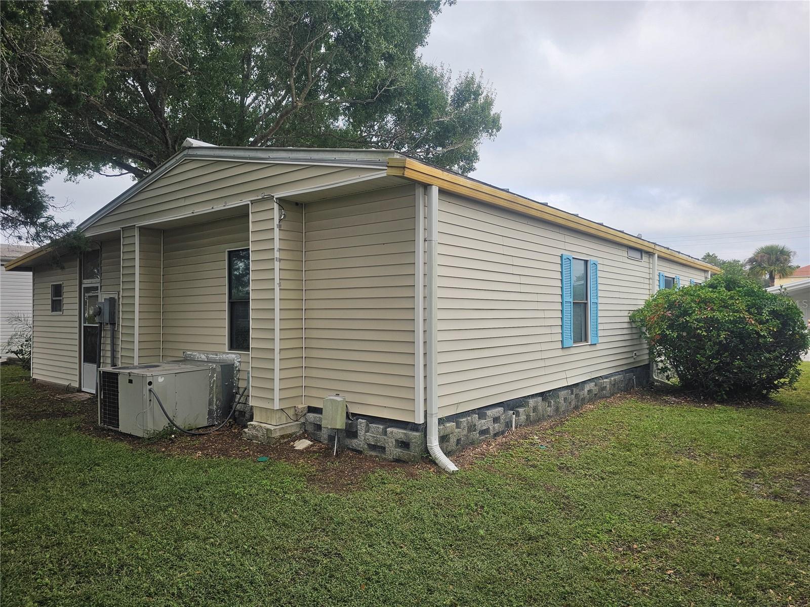 Back/Right Side Yard
