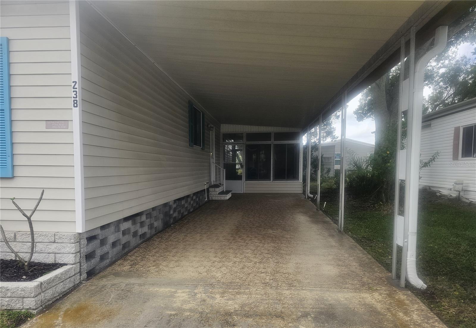 Carport/Enclosed Lanai