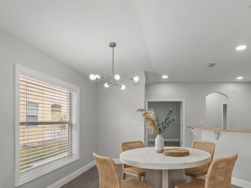 Dining area (virtually staged)