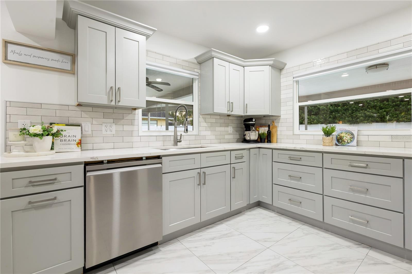 KITCHEN KITCHEN