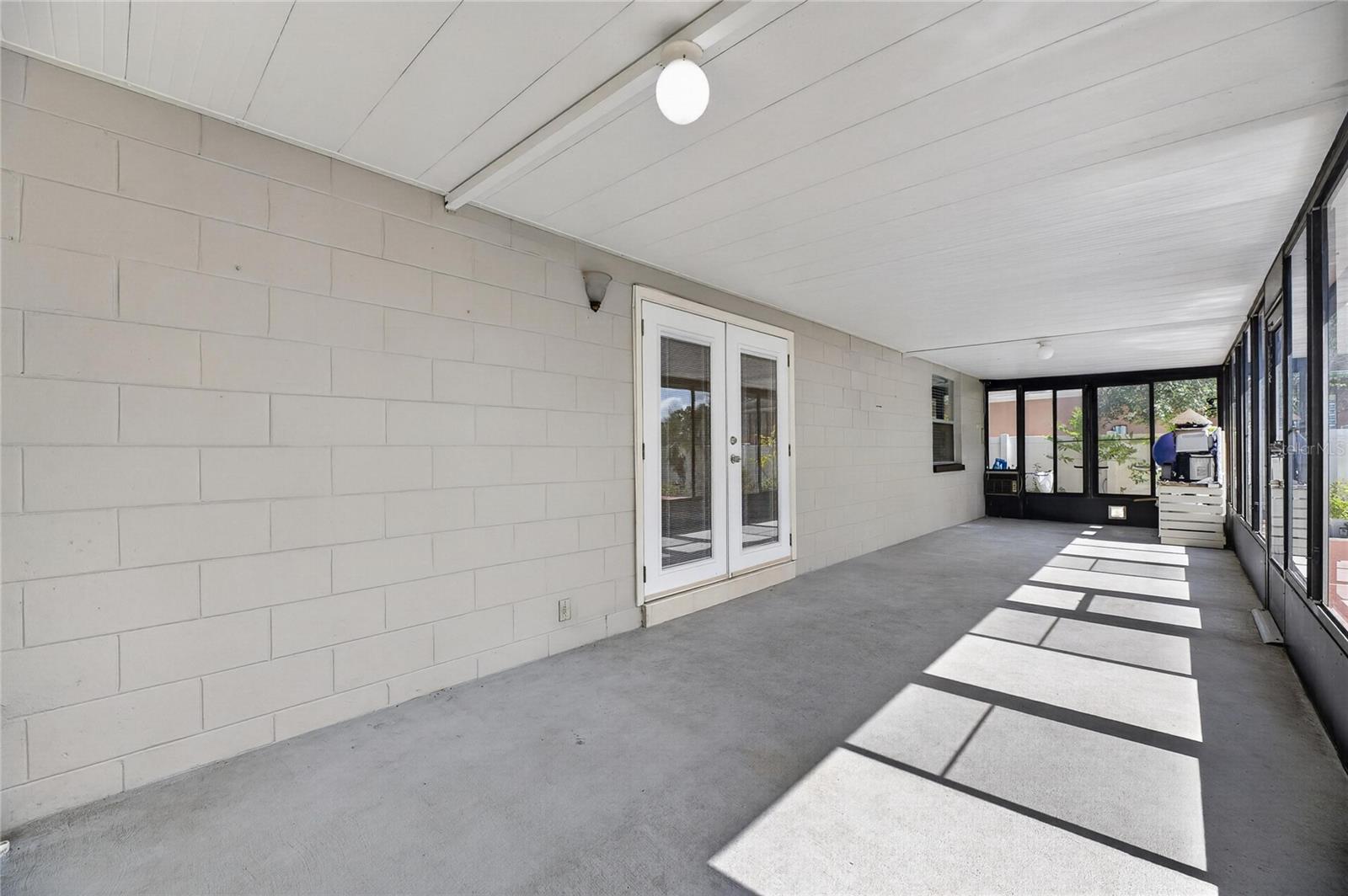 8904 W FLORA STREET, Tampa, FL 33615