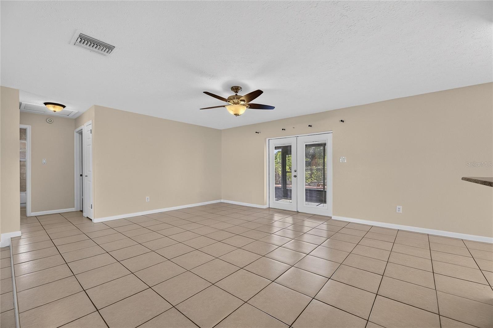 8904 W FLORA STREET, Tampa, FL 33615