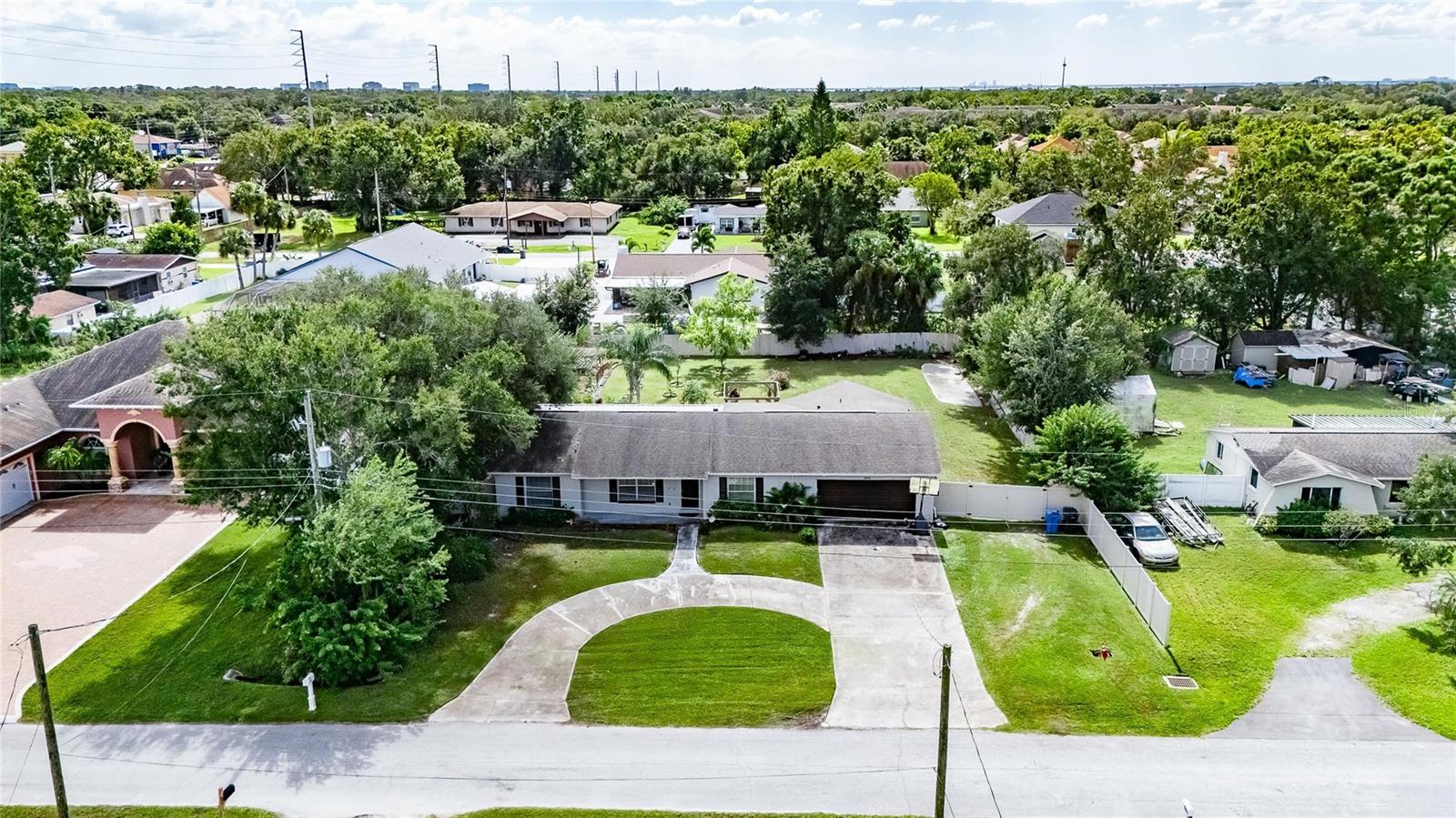 8904 W FLORA STREET, Tampa, FL 33615