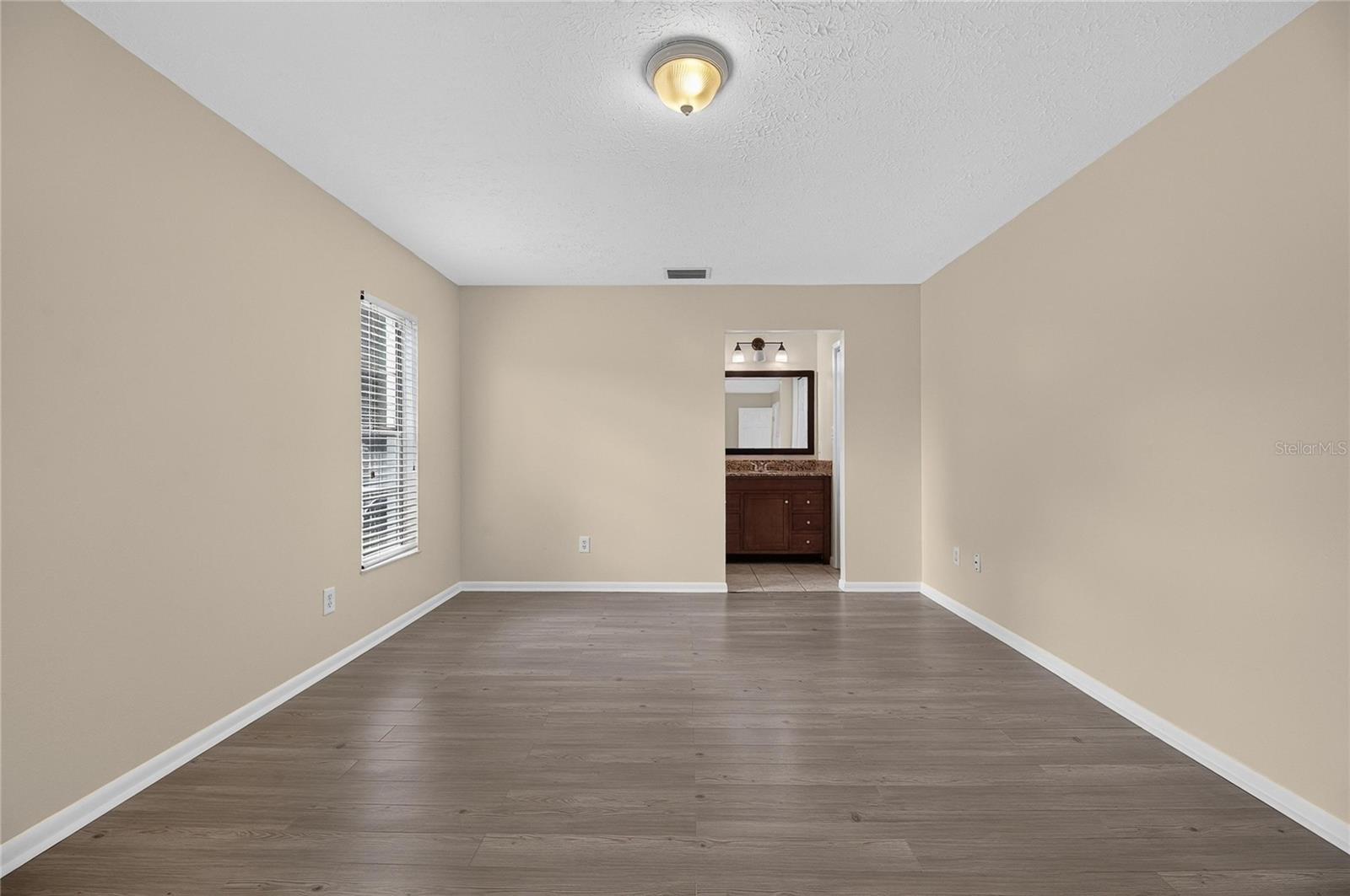 8904 W FLORA STREET, Tampa, FL 33615