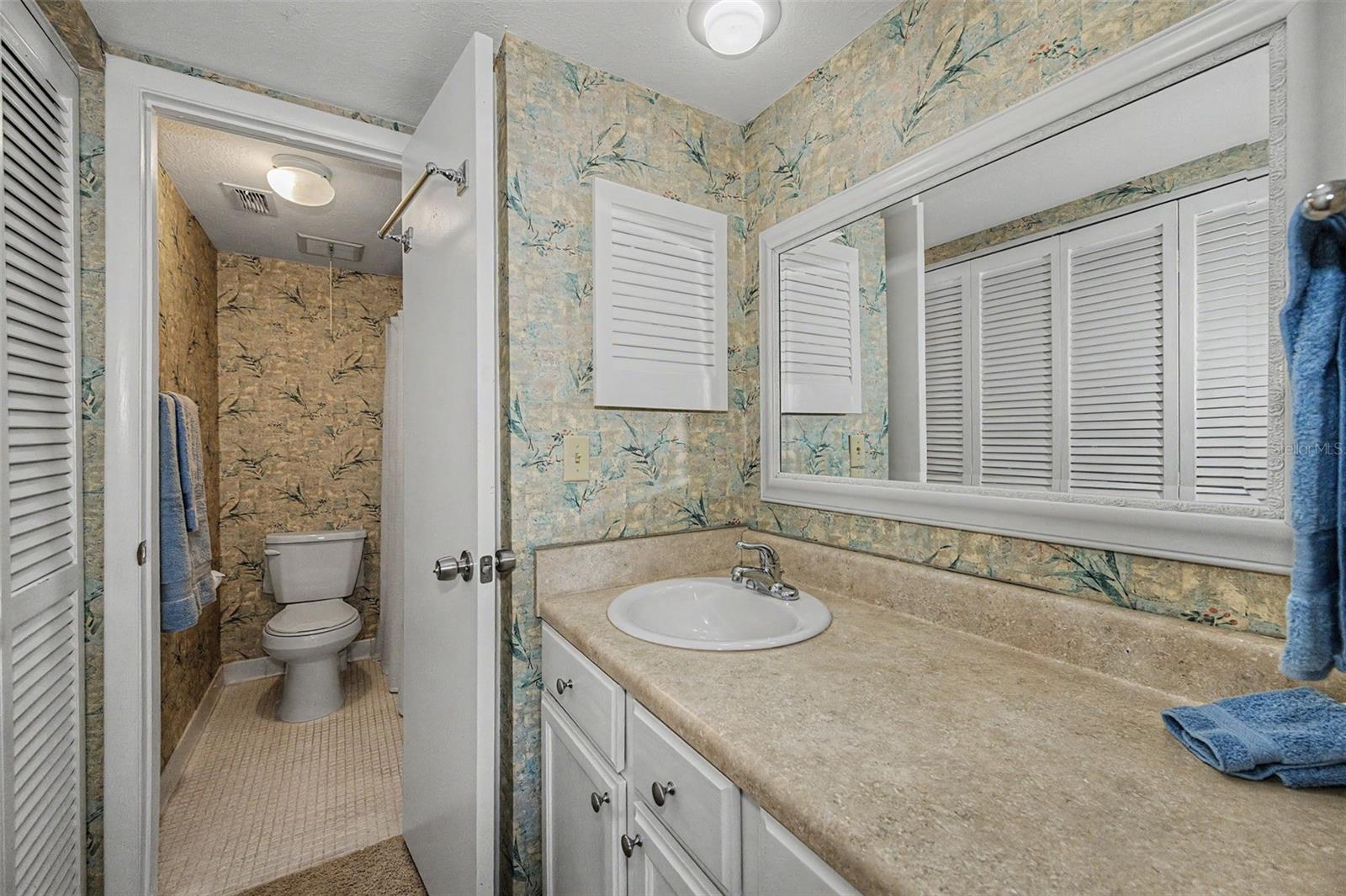 1575 GREENLEA DRIVE, #4, Clearwater, FL 33755 1575 GREENLEA DRIVE, #4, Clearwater, FL 33755