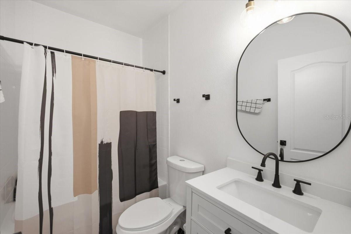 Full Bathroom 2