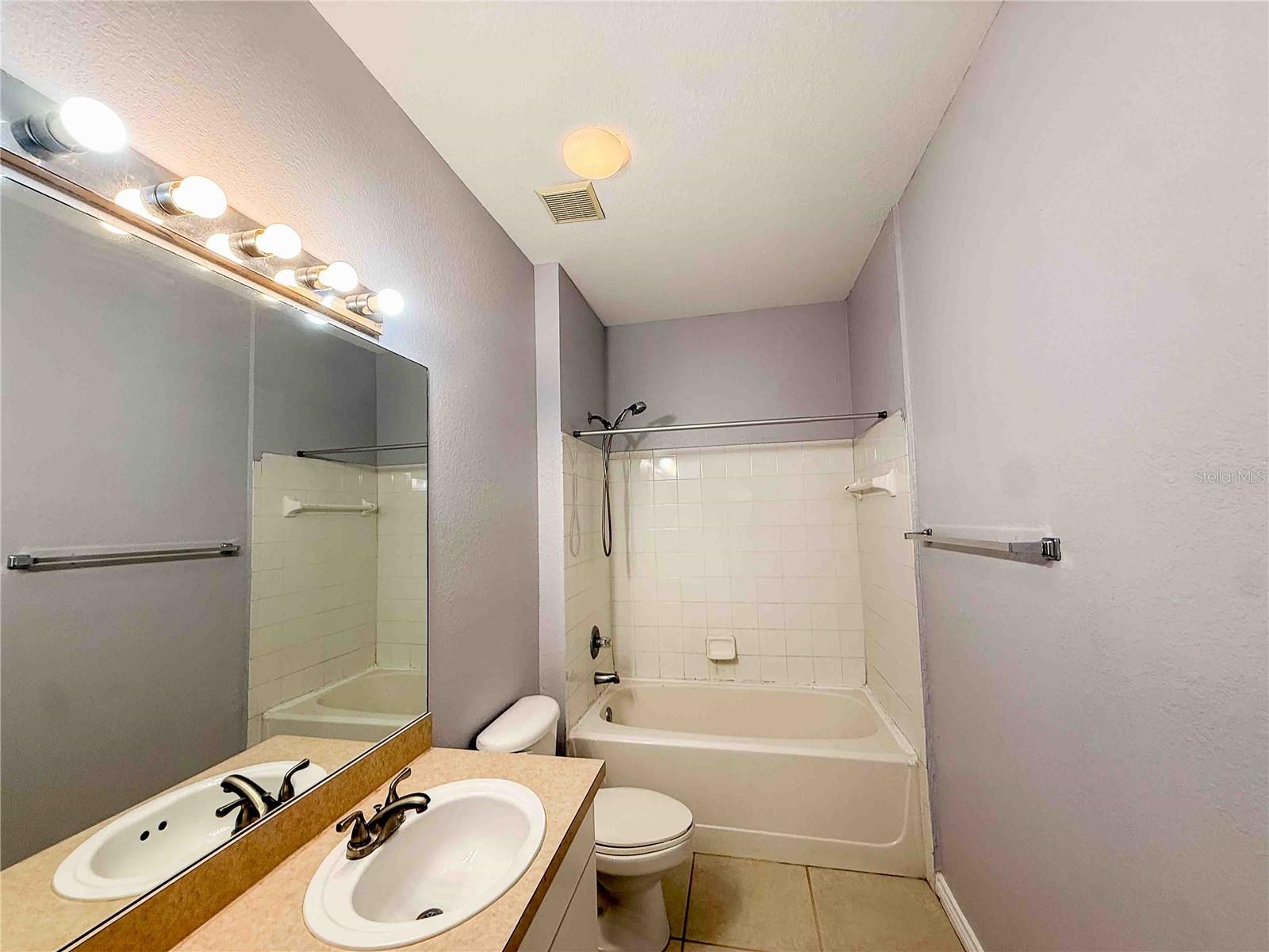 Bedroom 2 ensuite bathroom