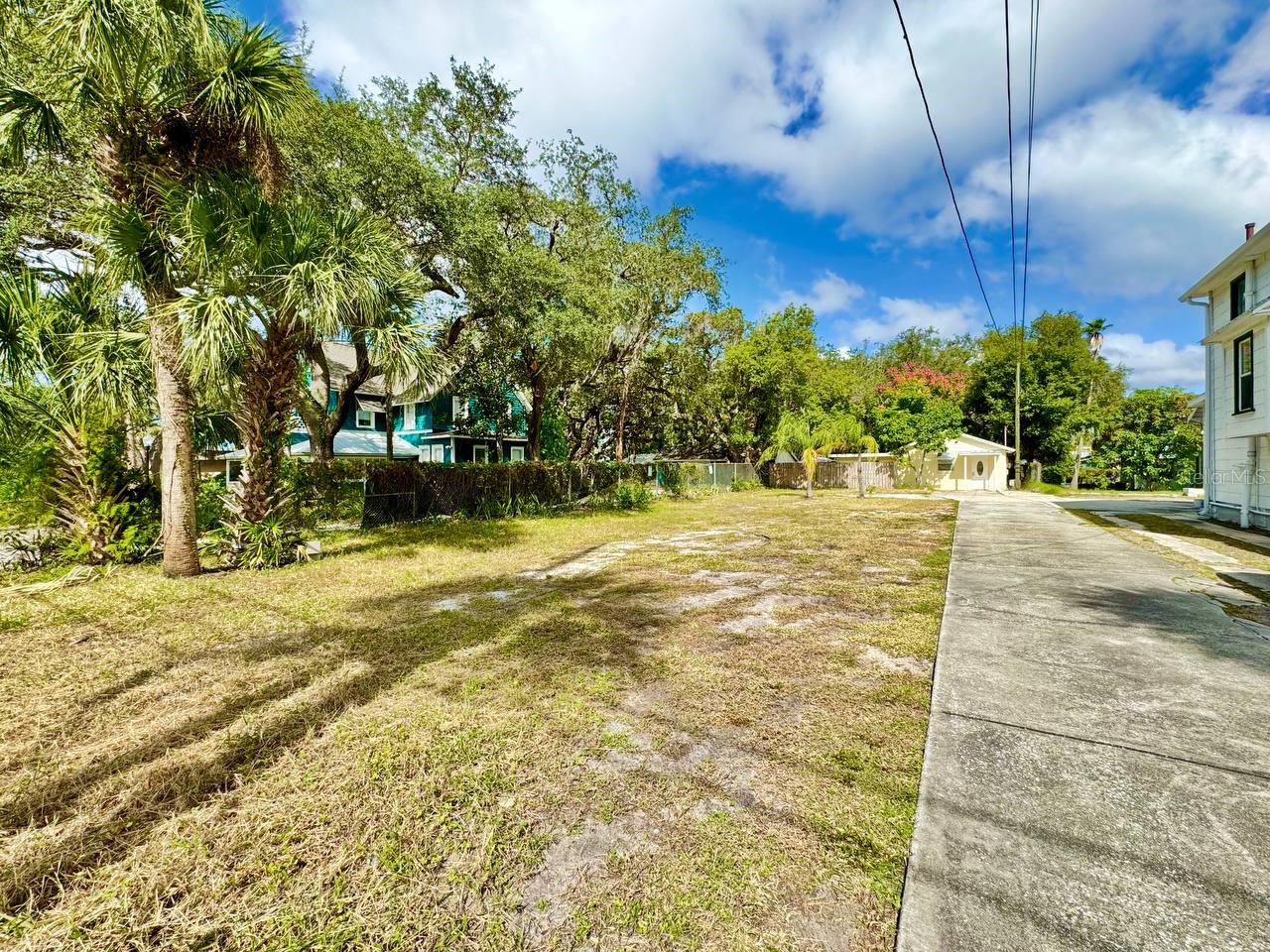 18 W ORANGE STREET, Tarpon Springs, FL 34689