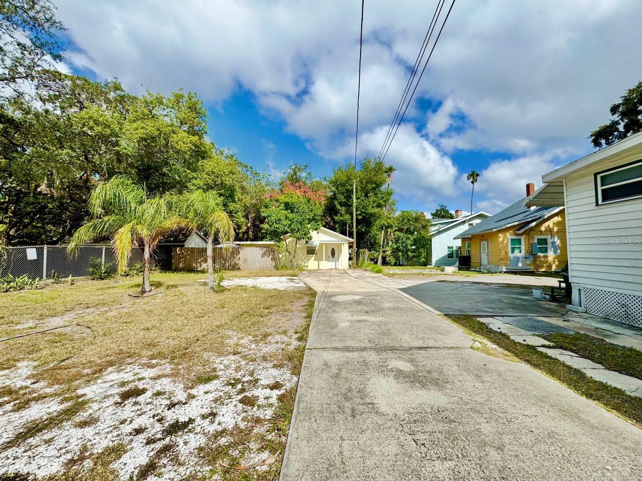 18 W ORANGE STREET, Tarpon Springs, FL 34689
