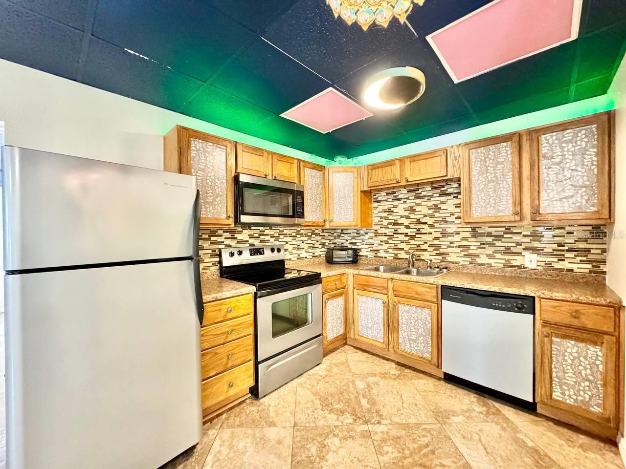 18 W ORANGE STREET, Tarpon Springs, FL 34689