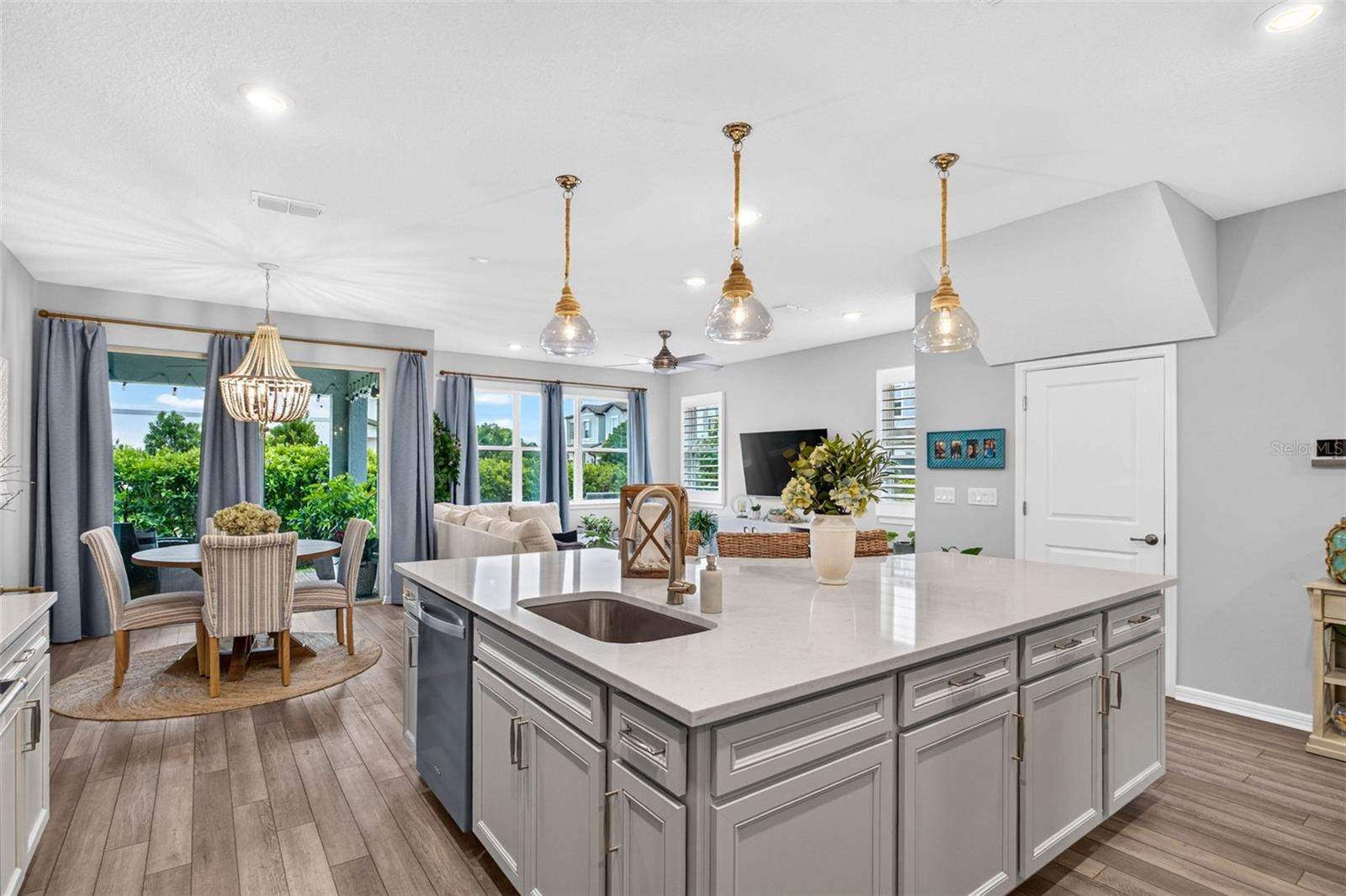 Island and family Dining