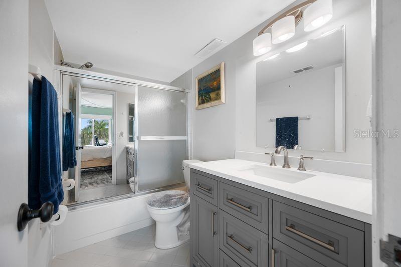 Primary En-Suite Bath