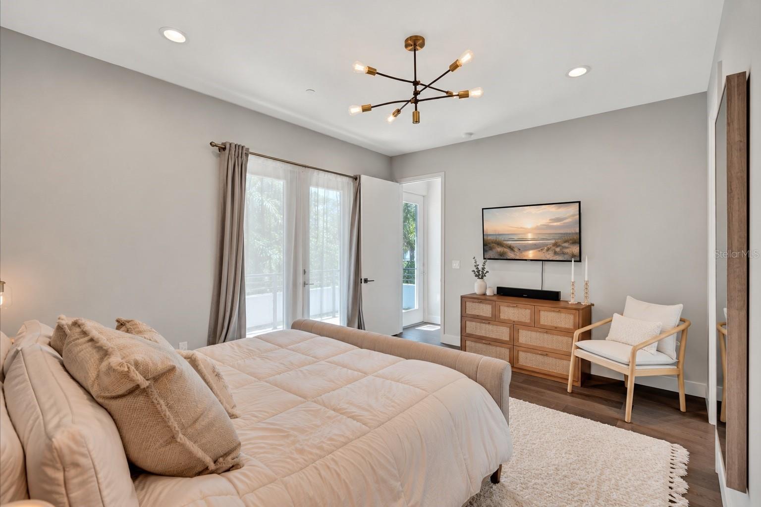 349 7TH STREET S, St Petersburg, FL 33701