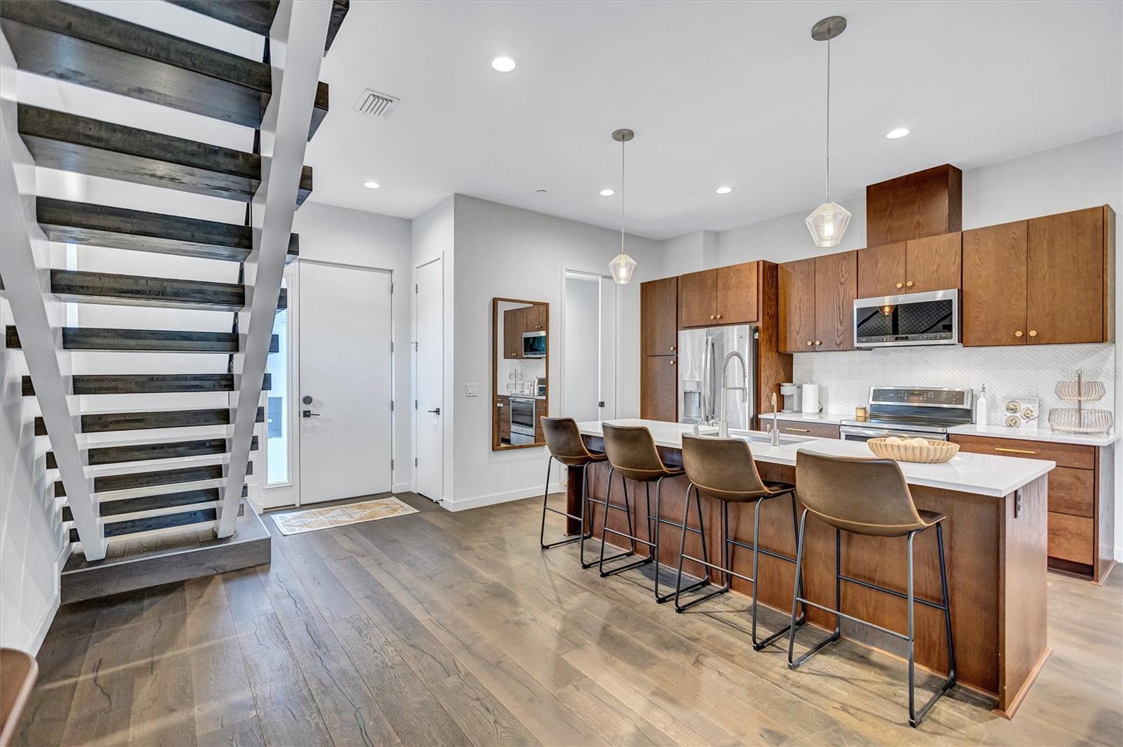 349 7TH STREET S, St Petersburg, FL 33701