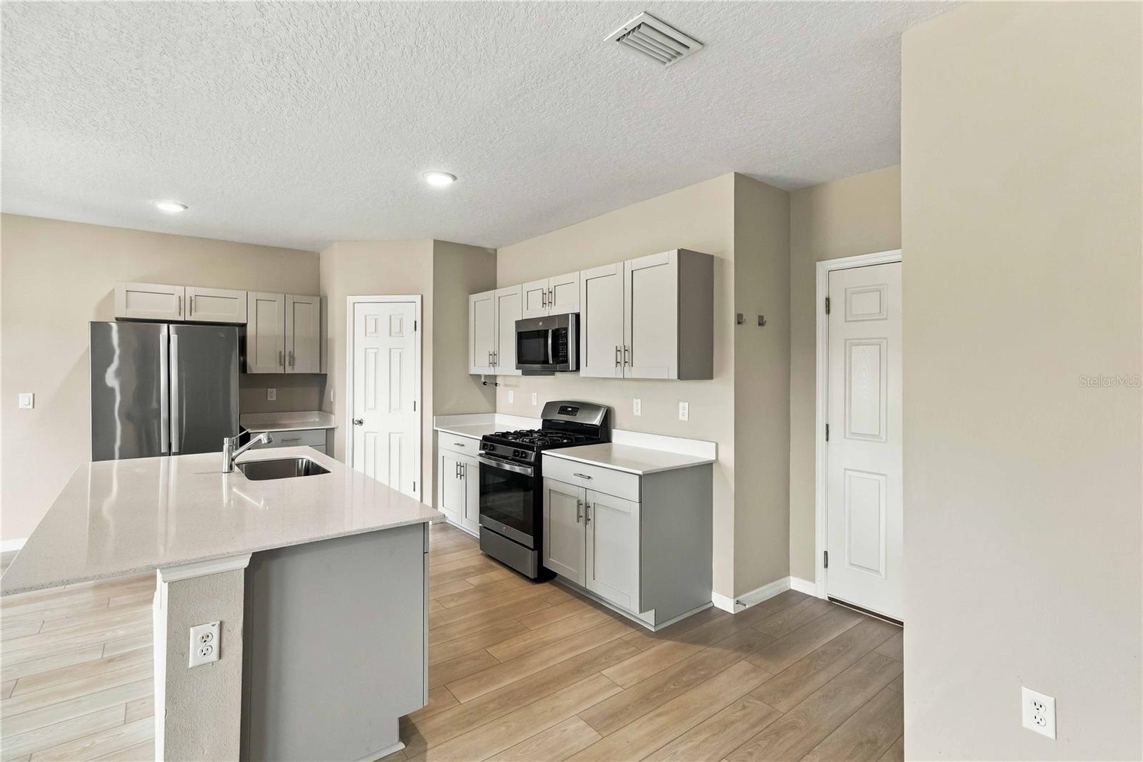 5513 SUMMER SUNSET DRIVE, Apollo Beach, FL 33572