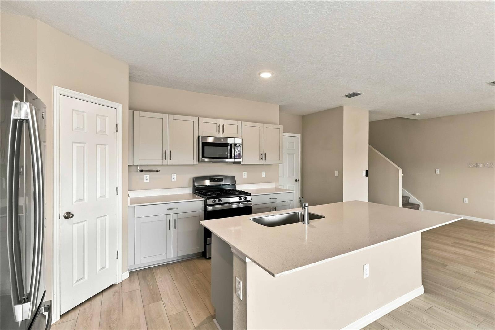 5513 SUMMER SUNSET DRIVE, Apollo Beach, FL 33572