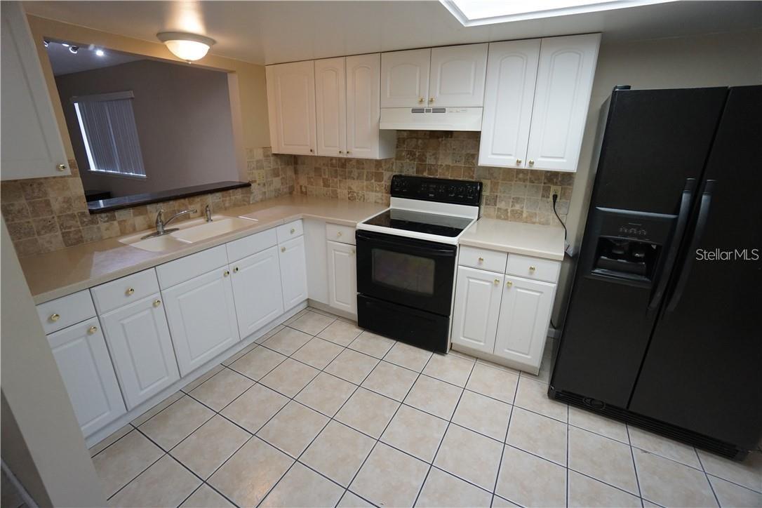 Large Kitchen Large Kitchen