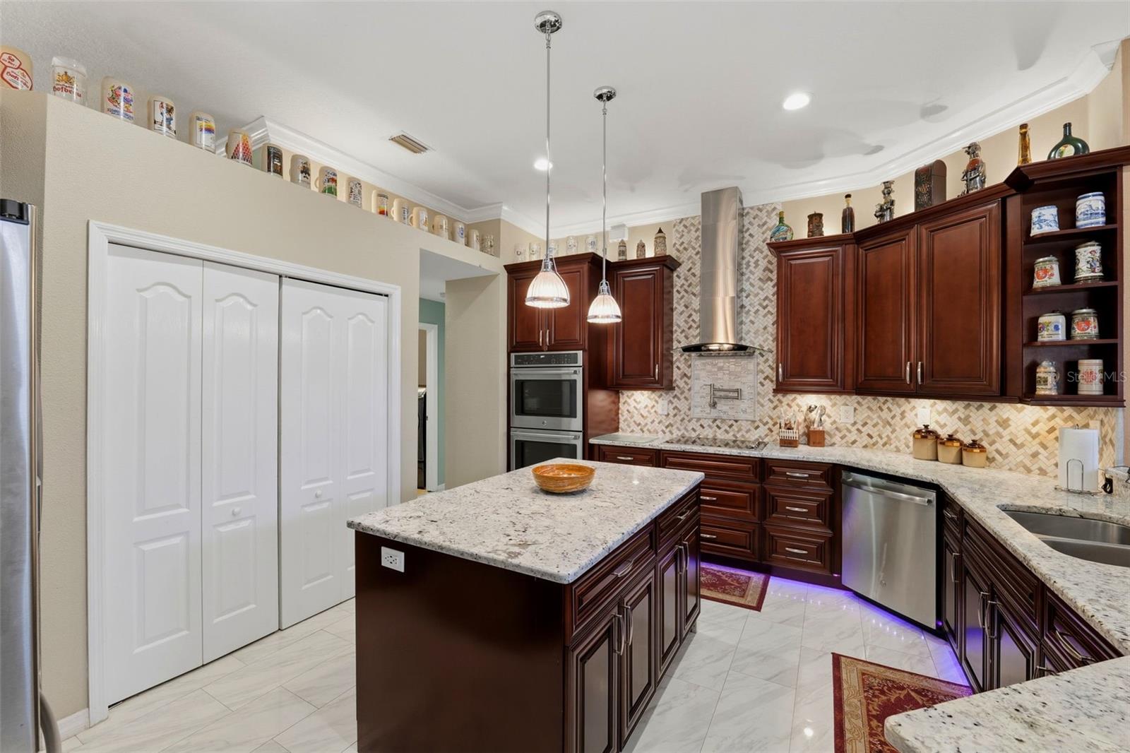 5113 COOPERS HAWK COURT, Valrico, FL 33596