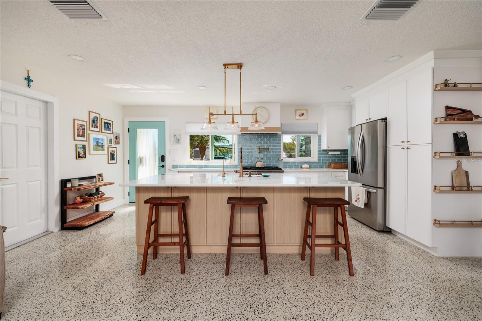 9298 SUN ISLE DRIVE NE, St Petersburg, FL 33702 9298 SUN ISLE DRIVE NE, St Petersburg, FL 33702