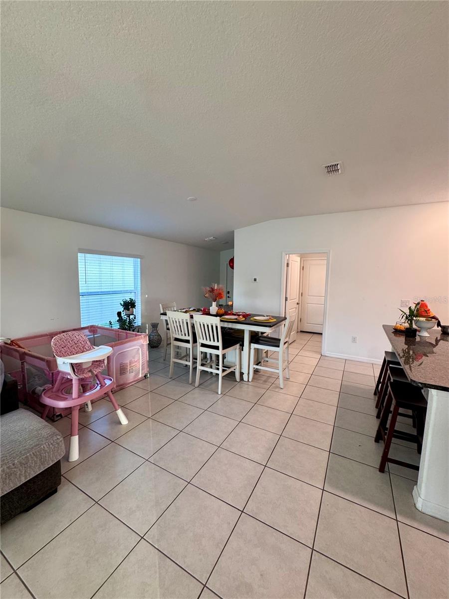 dining/entrance dining/entrance