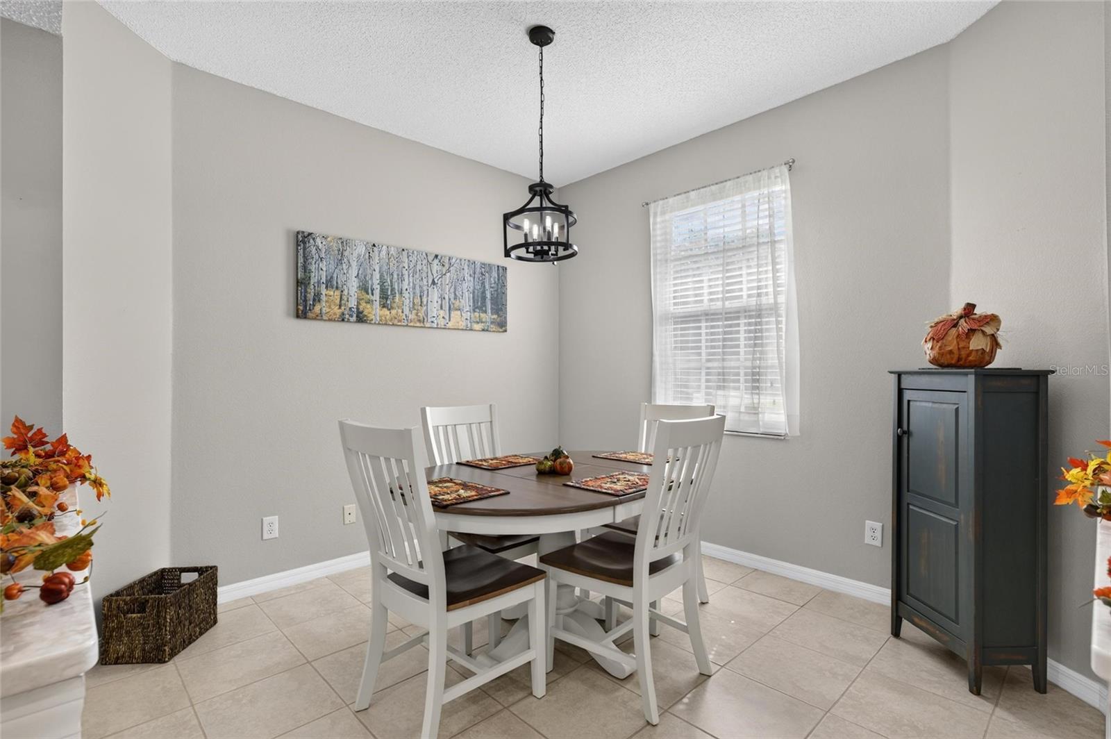 Dining area/Den