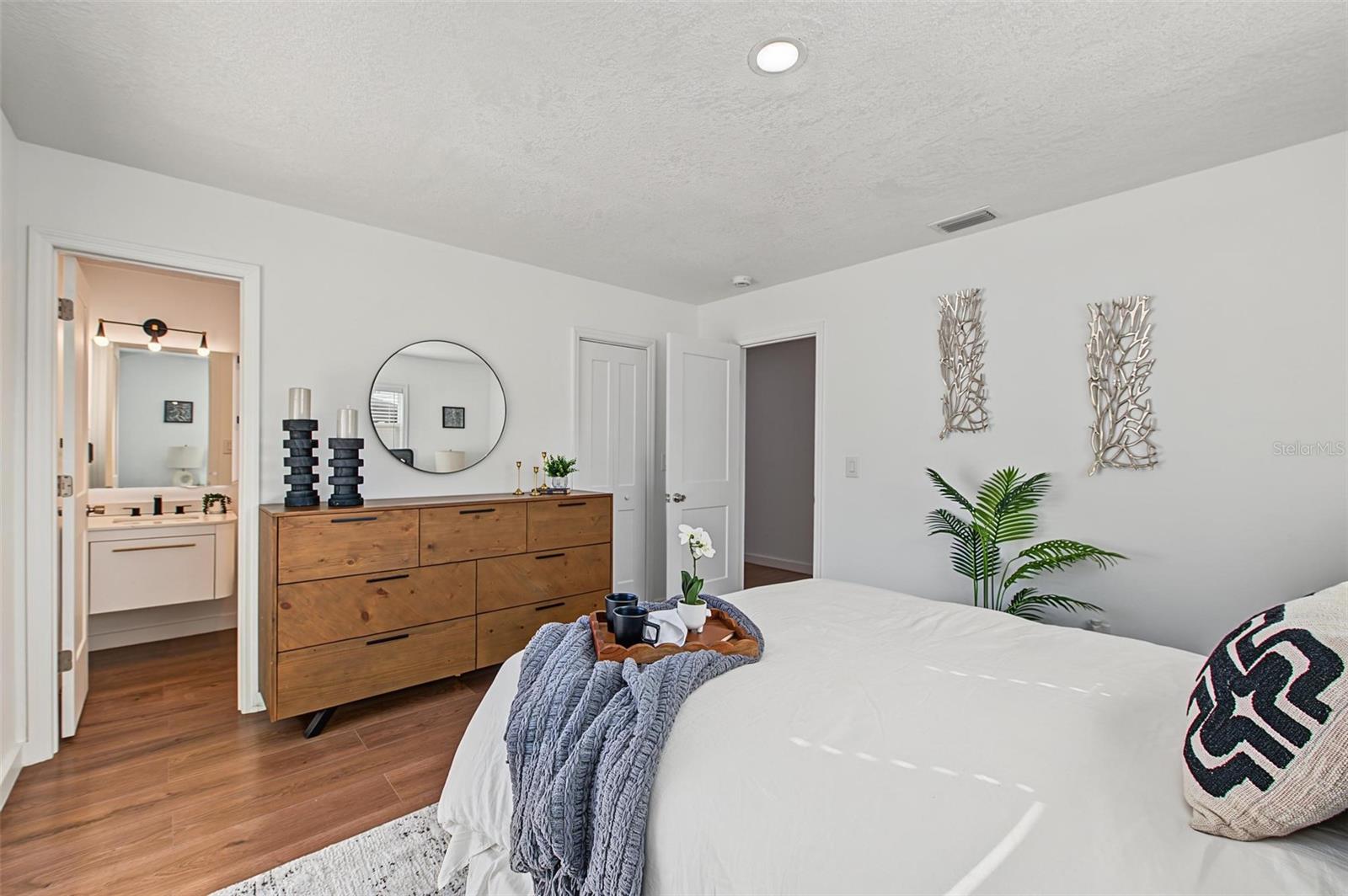 1834 NEW HAMPSHIRE AVENUE NE, St Petersburg, FL 33703