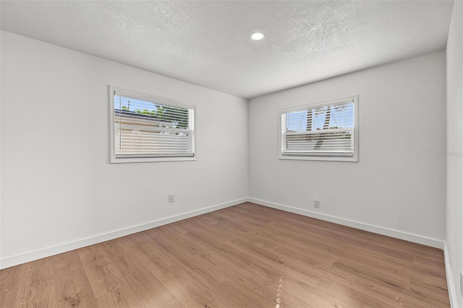 1834 NEW HAMPSHIRE AVENUE NE, St Petersburg, FL 33703