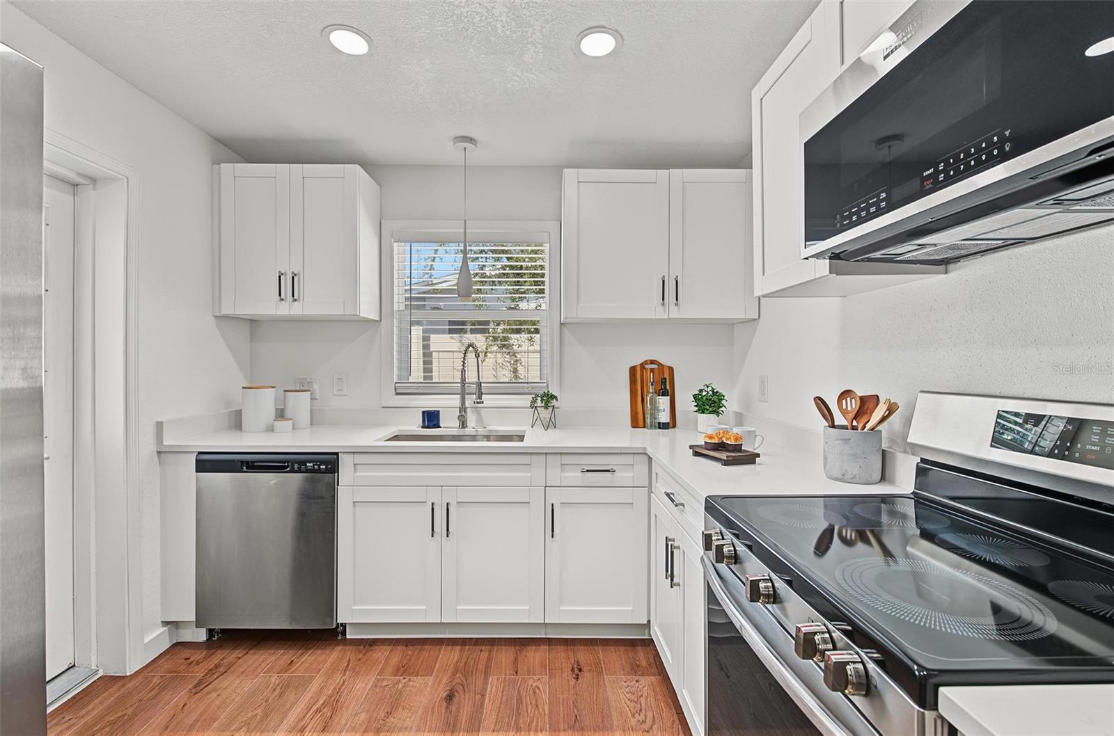 1834 NEW HAMPSHIRE AVENUE NE, St Petersburg, FL 33703