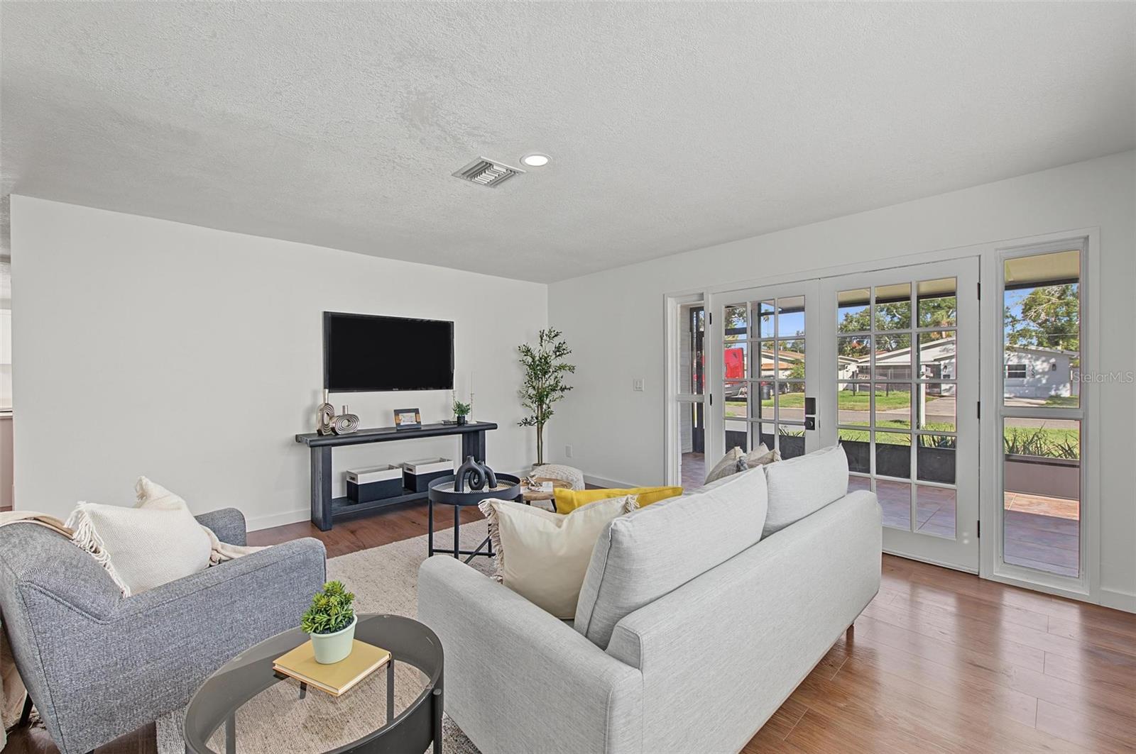 1834 NEW HAMPSHIRE AVENUE NE, St Petersburg, FL 33703