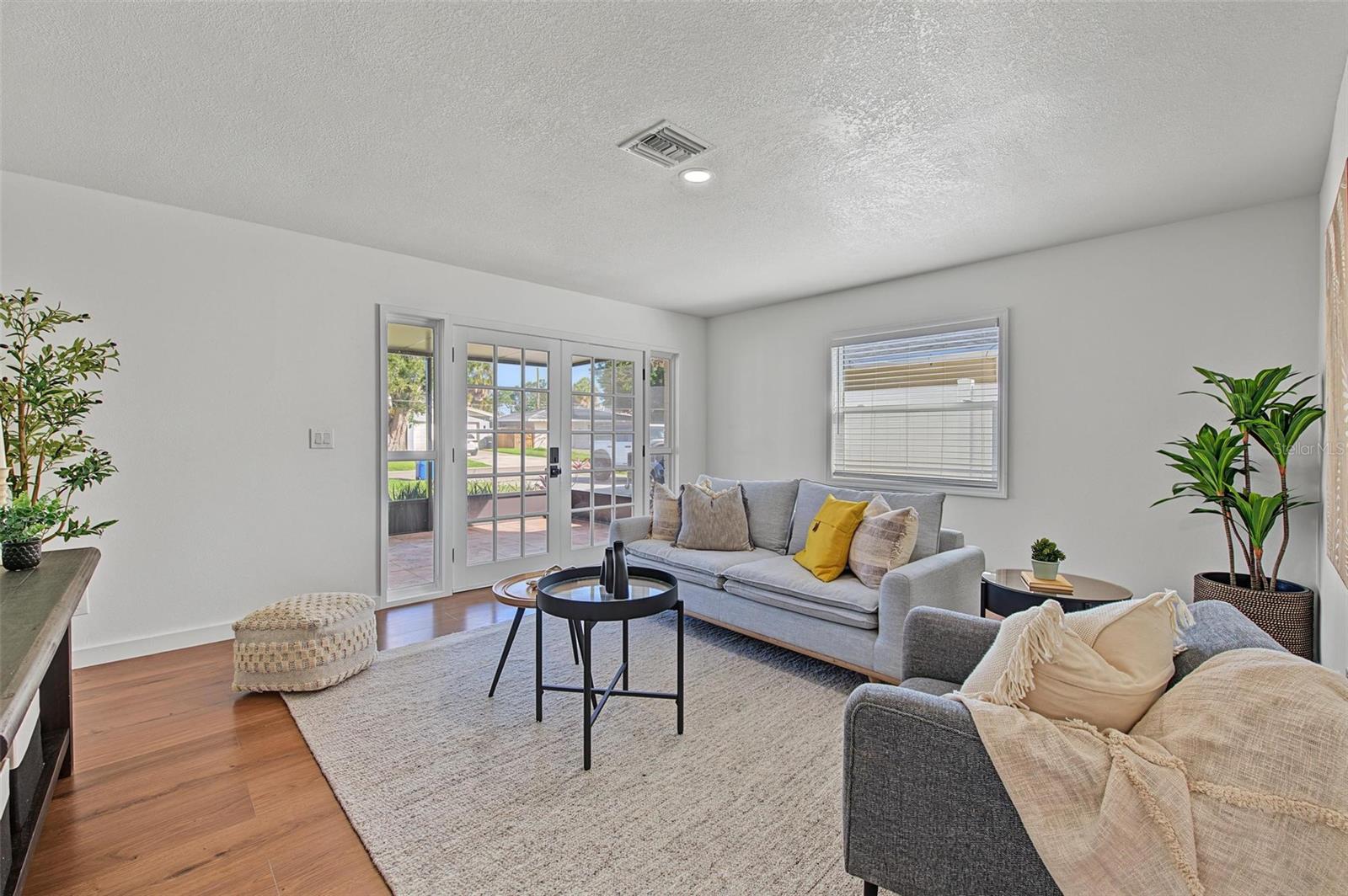 1834 NEW HAMPSHIRE AVENUE NE, St Petersburg, FL 33703