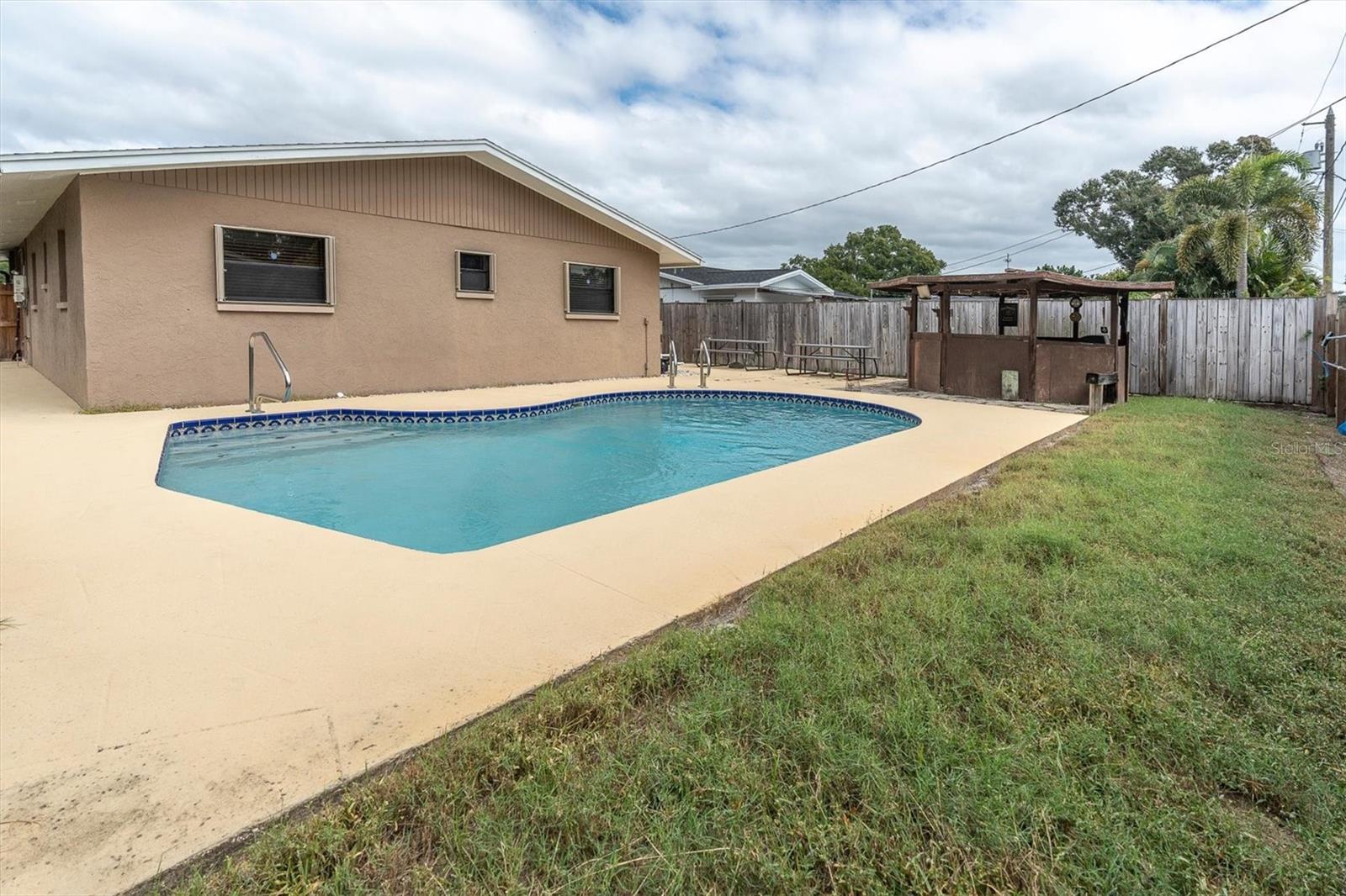 2458 17TH AVENUE N, St Petersburg, FL 33713
