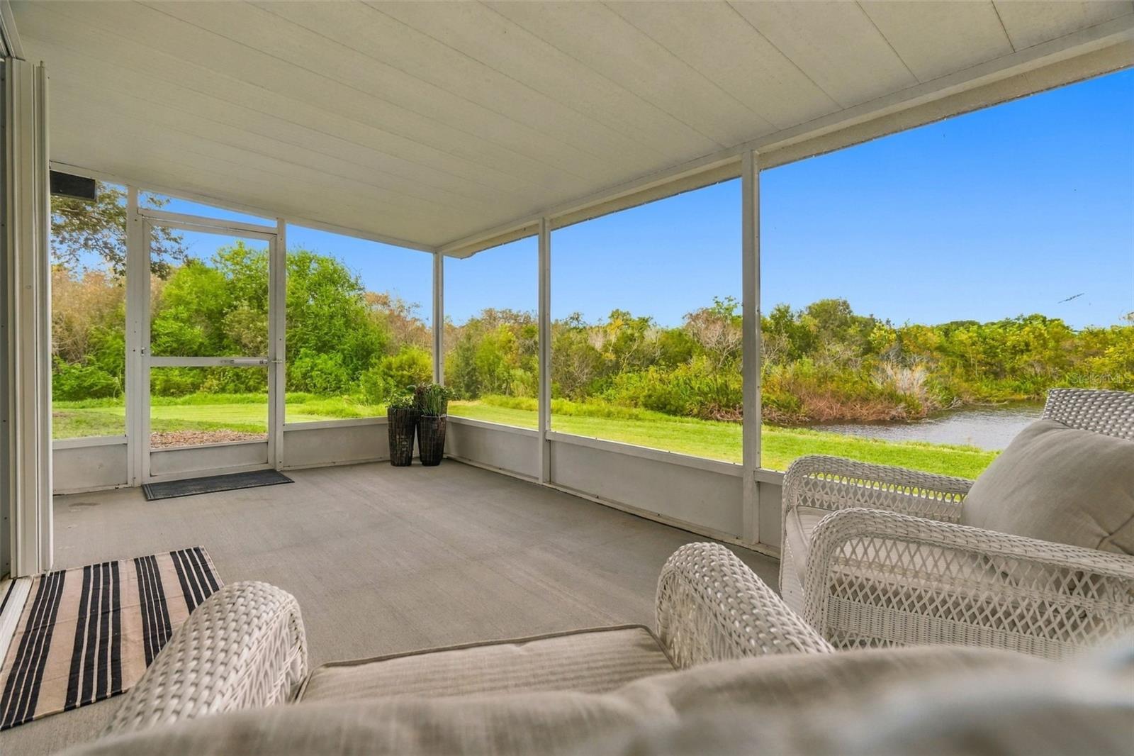 Beautiful Private Backyard & Lake Views