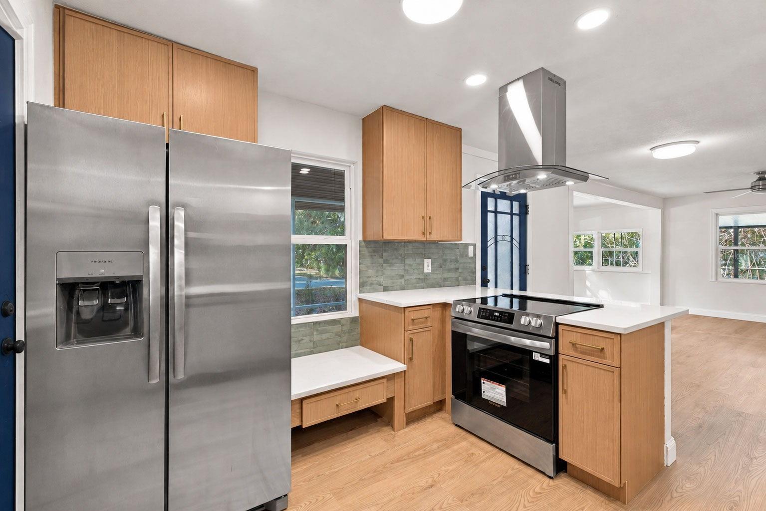 7313 6TH AVENUE N, St Petersburg, FL 33710