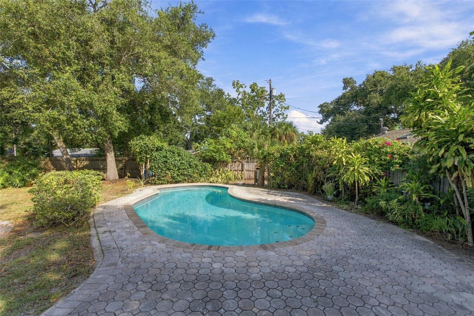 7313 6TH AVENUE N, St Petersburg, FL 33710
