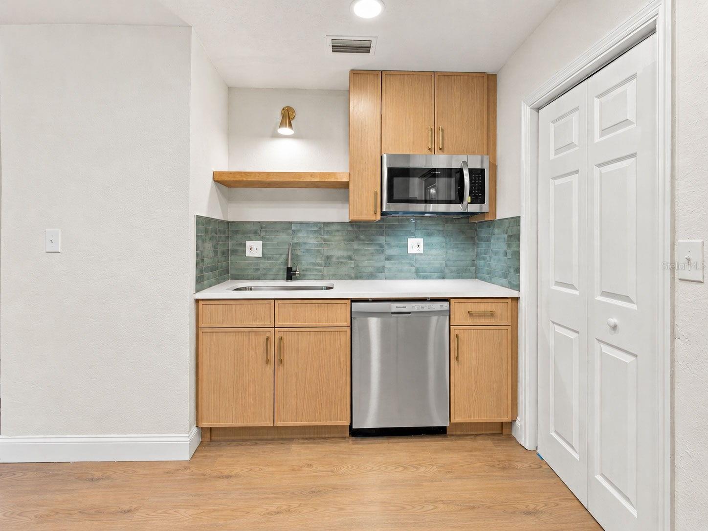 7313 6TH AVENUE N, St Petersburg, FL 33710