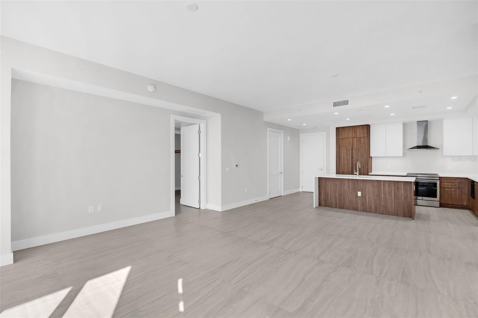 275 1ST AVENUE S, #2807, St Petersburg, FL 33701