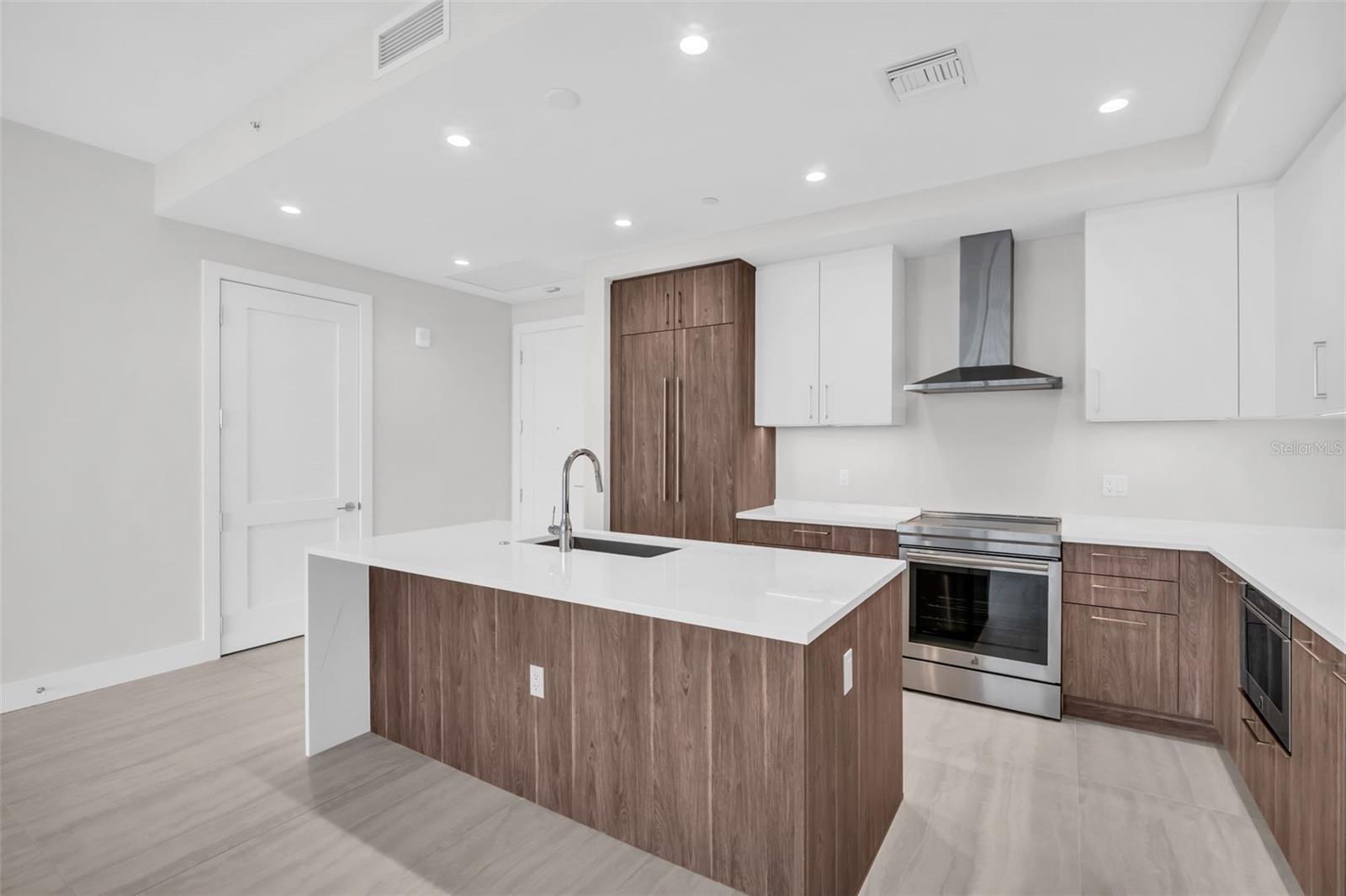 275 1ST AVENUE S, #2807, St Petersburg, FL 33701
